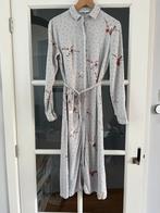 Nieuwe lichtgrijze jurk viscose kraanvogels YAYA maat 34, Kleding | Dames, Nieuw, Ophalen of Verzenden, Yaya, Maat 34 (XS) of kleiner