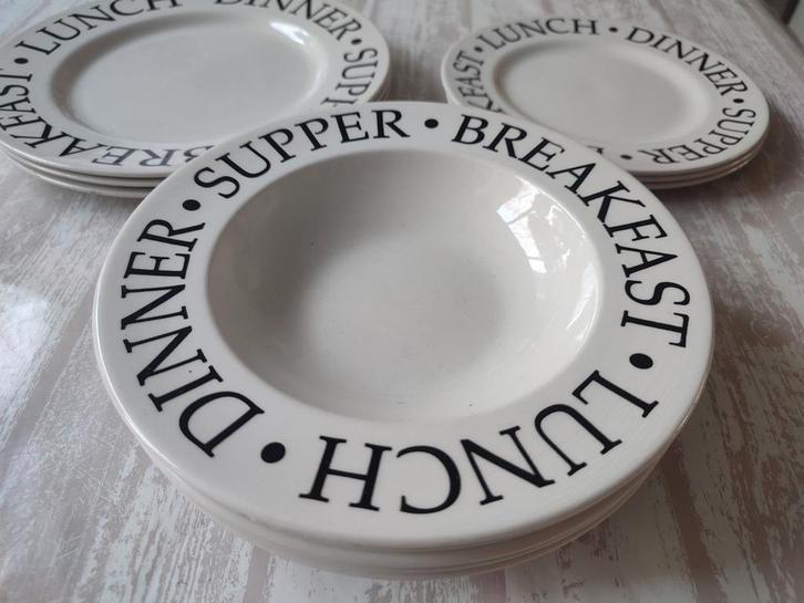 Witte Hema borden Breakfast -lunch-dinner-supper, Huis en Inrichting, Keuken | Servies, Zo goed als nieuw, Bord(en), Overige stijlen