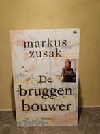 De Bruggen Bouwer van Markus Zusak 570 pagina's, Ophalen of Verzenden, Nederland