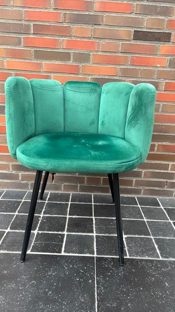 Eetkamerstoel beschikbaar voor biedingen