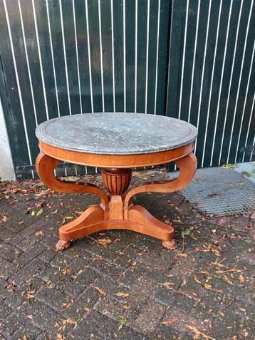 Gueridon of Tafel met marmer beschikbaar voor biedingen