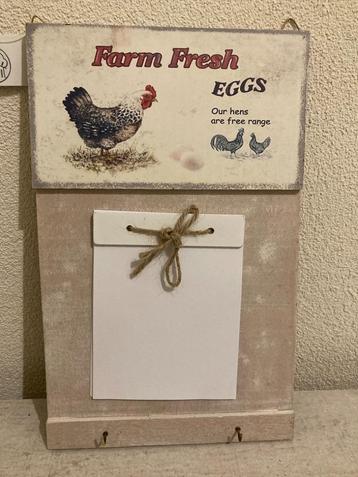 MUURBORD FRESH EGGS MET NOTITIEBLOK NIEUW beschikbaar voor biedingen