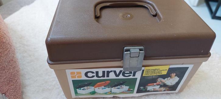 Oud mini curver naai-box/doos ➕ o.a v&d naaimachine naalden, Antiek en Kunst, Curiosa en Brocante, Ophalen of Verzenden