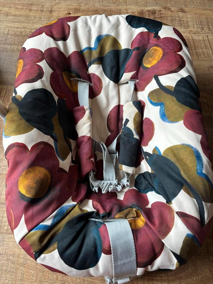 Stokke Tripp Trapp Newborn Set + Extra Hoezen, Kinderen en Baby's, Kinderstoelen, Zo goed als nieuw, Meegroeistoel, Gordel(s)