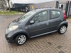 Peugeot 107 1.0 2011 5DEURS -AIRCO-PARKEERSENSOREN, Auto's, Voorwielaandrijving, Stof, Zwart, 4 stoelen