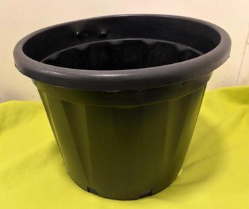 2 grote kunststof bloempotten , 35 hoog , doorsnee 40cm beschikbaar voor biedingen