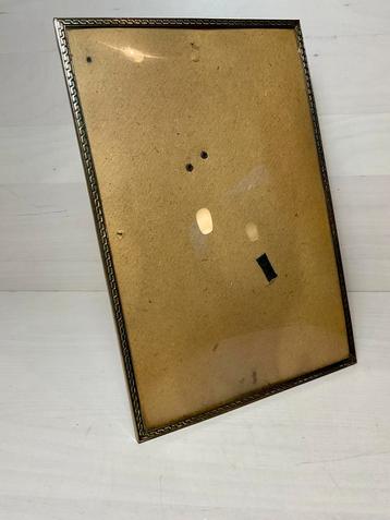 Fotolijst met bol glas afmetingen 28,5 cm x 19,5 cm beschikbaar voor biedingen