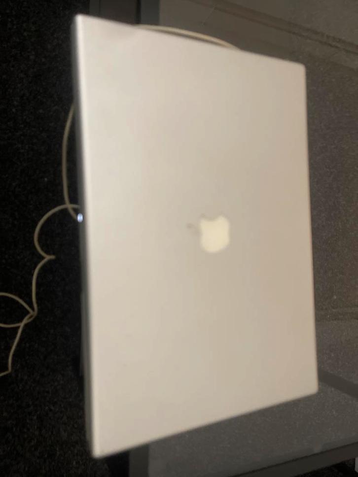 MacBook Pro 15" met lader, Computers en Software, Apple Macbooks, Gebruikt, MacBook Pro, 15 inch, 2 tot 3 Ghz, 128 GB of minder