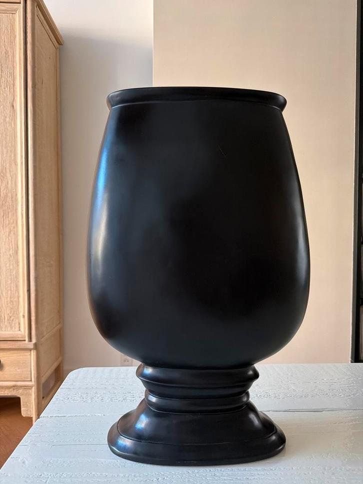 Grote zwarte vaas - statement piece bijna 60 cm hoog, Huis en Inrichting, Woonaccessoires | Vazen, Zo goed als nieuw, Zwart, 50 tot 75 cm