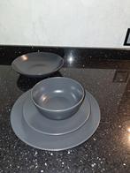 Groot ikea servies set, Huis en Inrichting, Ophalen of Verzenden, Zo goed als nieuw, Overige materialen, Effen