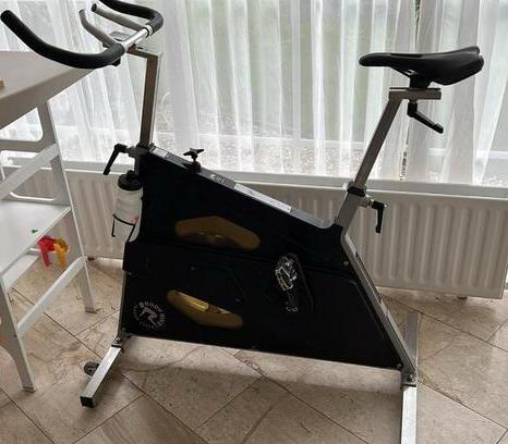Bodybike spinningfiets classic met bidon en tablethouder, Sport en Fitness, Fitnessapparatuur, Gebruikt, Spinningfiets, Metaal