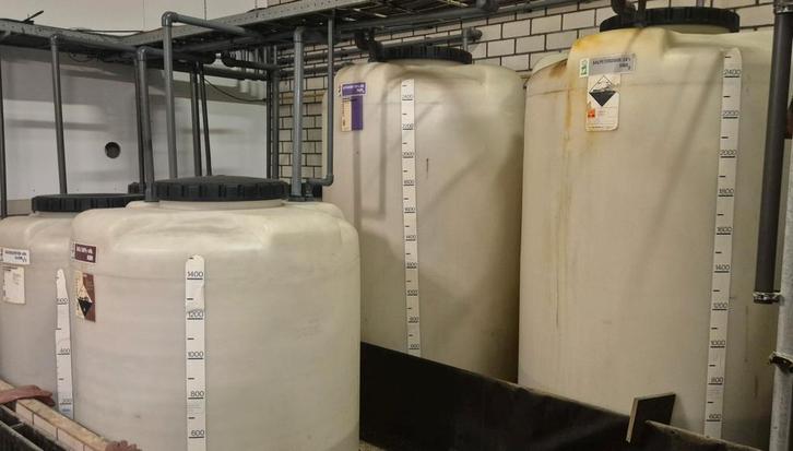 Kunstof vaten, vloeistof vaten meerdere maten, Tuin en Terras, Regentonnen, Gebruikt, Kunststof, 150 liter of meer, Ophalen of Verzenden