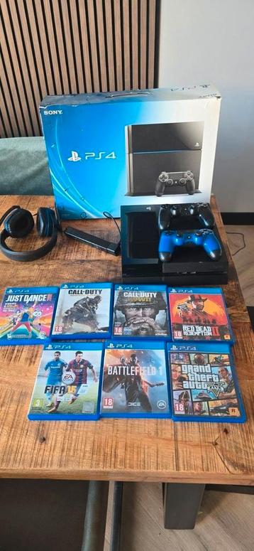 PS4 500GB + 7 Games + Accessoires beschikbaar voor biedingen