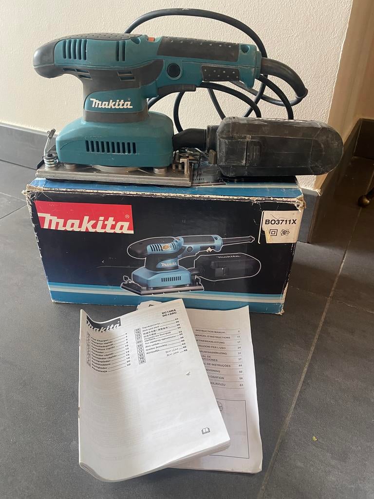 Makita schuurmachine BO3711X, Ophalen of Verzenden, Zo goed als nieuw, Minder dan 600 watt, Vlakschuurmachine
