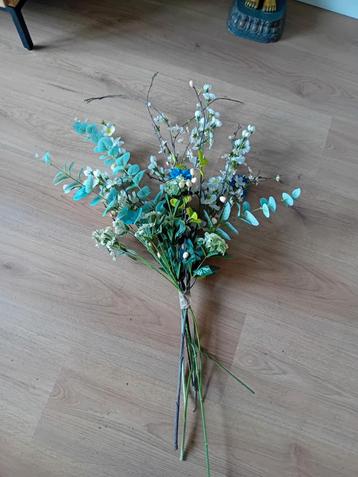 Mooi kunstbloemen boeket beschikbaar voor biedingen