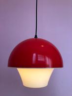 Vintage hanglamp met wit-rode kap, vintage design, Ophalen of Verzenden, Zo goed als nieuw, Kunststof