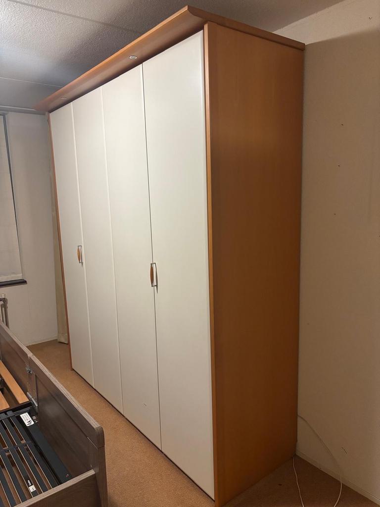 Ruime Kast met Veel Opbergruimte met spotjes, Ophalen, 200 cm of meer, 150 tot 200 cm, Zo goed als nieuw