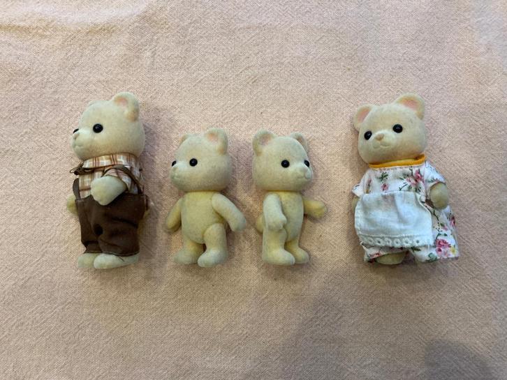 Sylvanian families set 5059 bear family familie beer 4 stuks, Verzamelen, Poppetjes en Figuurtjes, Zo goed als nieuw, Ophalen of Verzenden