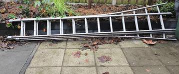 3 DELIGE ZWARE LADDER 9 / 10 meter beschikbaar voor biedingen