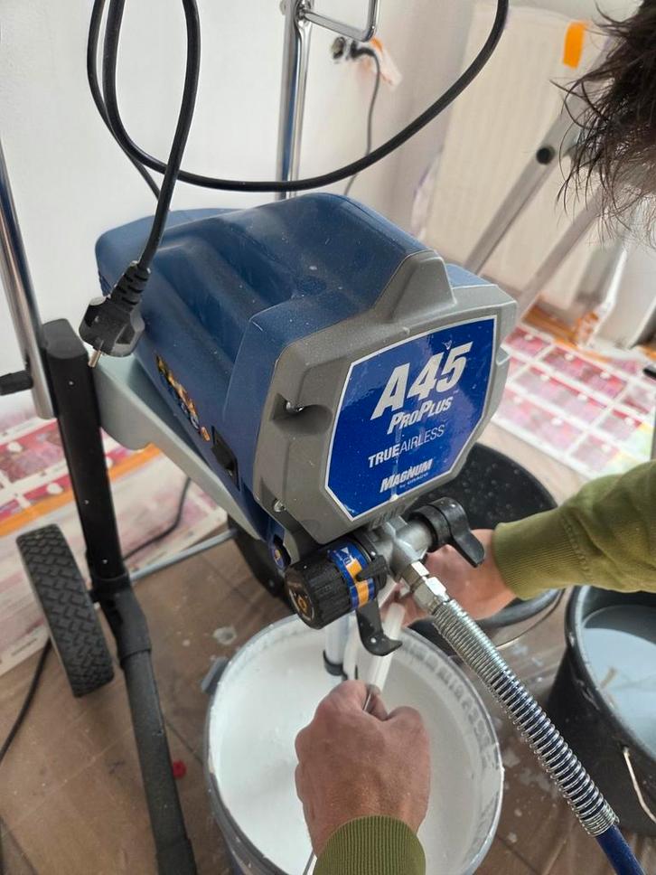 Verfspuitmachine te huur, Doe-het-zelf en Verbouw, Schildersmaterialen, Gebruikt, Verfspuit of Verfpomp, Ophalen of Verzenden