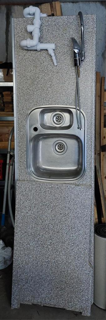 Keukenblad met spoelbak, kraan en sifon - 2 delen beschikbaar voor biedingen