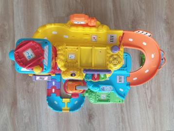 Toet toet V-tech parkeergarage en autos beschikbaar voor biedingen