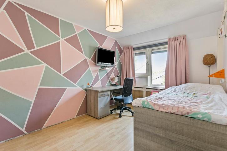 Kinderkamer met bed, bureau en kast, Kinderen en Baby's, Kinderkamer | Complete kinderkamers, Zo goed als nieuw, Ophalen
