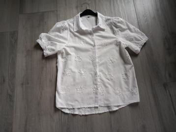 2  MOOIE DEZELFDE NIEUWE   BLOUSES  MAAT M MOET WEG  beschikbaar voor biedingen
