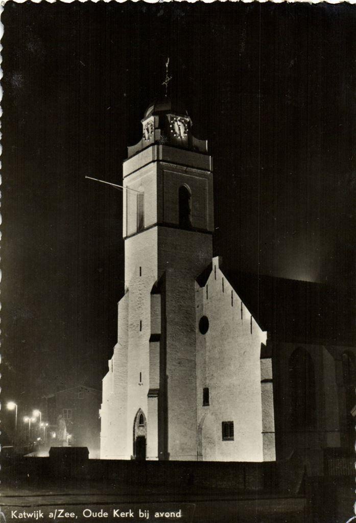 Katwijk a/Zee, Oude Kerk bij avond - 1956 gelopen, Verzamelen, Ansichtkaarten | Nederland, Gelopen, Noord-Brabant, 1920 tot 1940