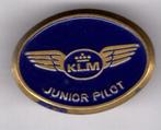 Junior KLM Stewardess blauw op zilverkleurig broche ( J_076), Verzamelen, Speldjes, Pins en Buttons, Verzenden, Zo goed als nieuw