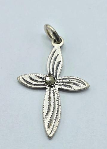 Zilver Kruisje Met Markasiet
 beschikbaar voor biedingen