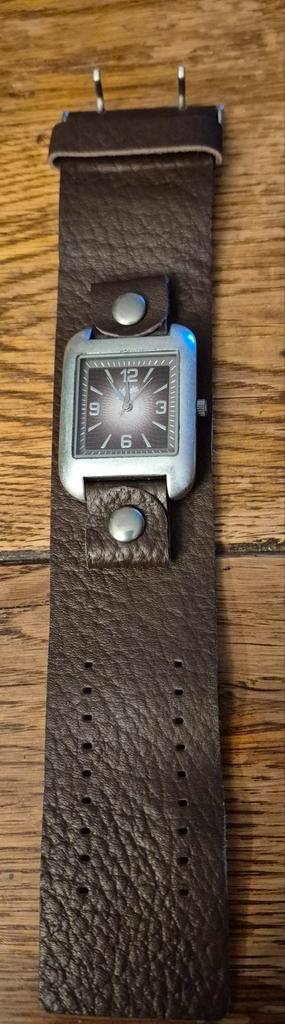 Memphis horloge beschikbaar voor biedingen