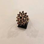 Vintage 14 karaats gouden ring bezet met Granaten bewerkt, 18 tot 19, Ophalen of Verzenden, Zo goed als nieuw, Met edelsteen