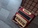 Accordion "Scandalli".Rode kleur.Staat al erg lang op zolder, Muziek en Instrumenten, Ophalen, Gebruikt, Overige merken