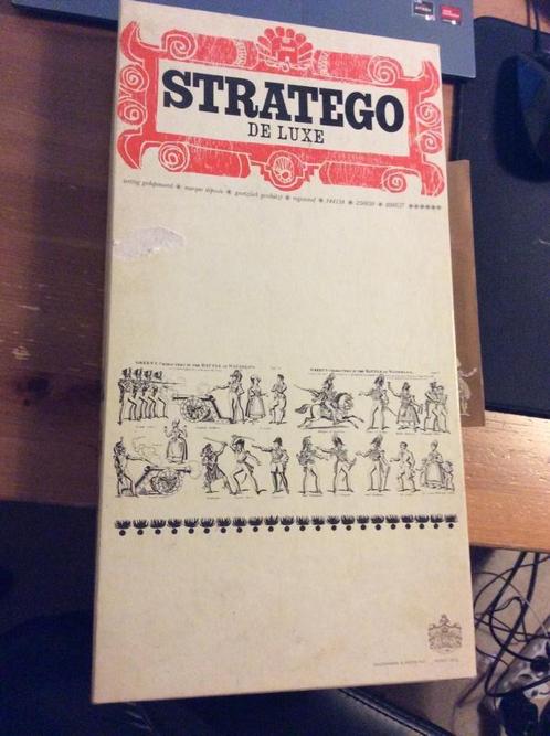 Vintage Stratego de Luxe. Witte doos, incl. spelregels, Hobby en Vrije tijd, Gezelschapsspellen | Bordspellen, Gebruikt, Een of twee spelers