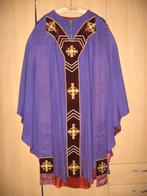Paars kazuifel met stola en kelkvelum, Antiek en Kunst, Antiek | Religie, Ophalen of Verzenden