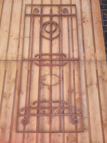 1 antiek sierhek 840x1930x30 mm. massief metaal beschikbaar voor biedingen