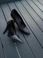 Zwarte pumps met suède details, Ophalen of Verzenden, Gedragen, Zwart, Pumps