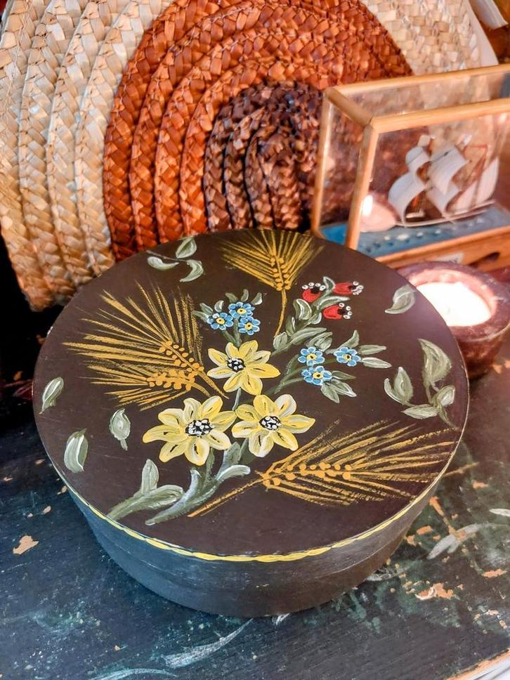 Handgeschilderde Doos Bloemen, Antiek en Kunst, Antiek | Woonaccessoires, Ophalen of Verzenden