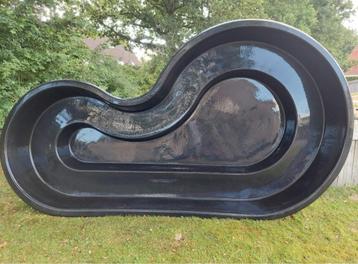 Grote Polyester Vijver ( 400 cm X 230 cm X 60 cm ) beschikbaar voor biedingen