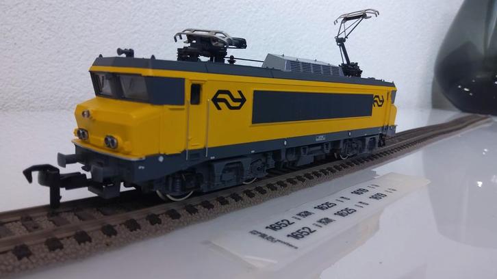 Ns serie  1600 van Roco +3 personen wagons vanFleischmann, Hobby en Vrije tijd, Modeltreinen | H0, Zo goed als nieuw, Treinset