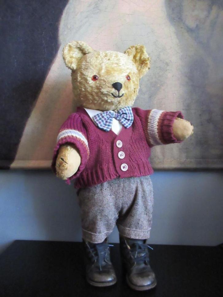 OUDE BEER INCL.KLEDING SPEELGOED ca. 52 CM, Verzamelen, Beren en Cherished Teddies, Gebruikt, Stoffen beer, Overige merken, Ophalen