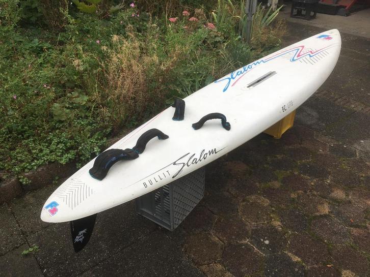 F2 Bullit Slalom surfboard 295 cm          Te koop of ruilen, Watersport en Boten, Windsurfen, Gebruikt, Plank, 250 tot 300 cm