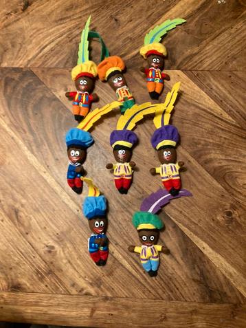 8 kleine zwarte pietjes poppetjes in 1 koop sinterklaas beschikbaar voor biedingen
