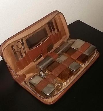 Vintage reisnecessaire toiletartikelen 29,5 cm beschikbaar voor biedingen