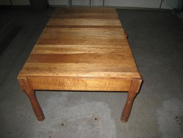 Vintage salontafel met laatje, hoog 47, breed 116, diep 70 beschikbaar voor biedingen