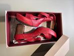 Vintage rode schoenen Vialis maat 39, Schoenen met lage hakken, Vialis, Ophalen of Verzenden, Zo goed als nieuw