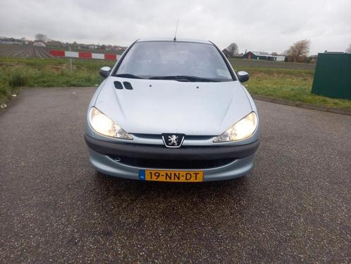 Peugeot 206 1.4 XT 3D AUT 2003, Auto's, Peugeot, Particulier, ABS, Airbags, Airconditioning, Bluetooth, Centrale vergrendeling