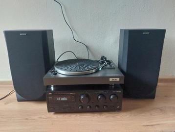 Leuke set voor weinig. Receiver, platenspeler + speakers  beschikbaar voor biedingen
