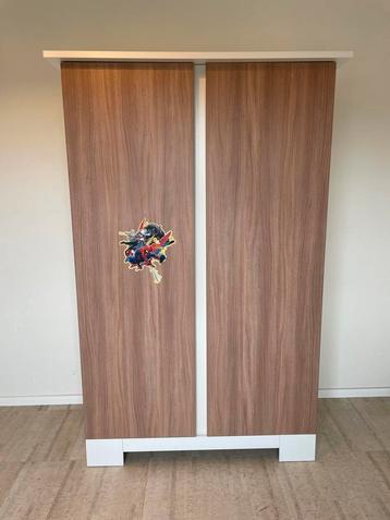 Klerenkast met 2 deuren beschikbaar voor biedingen
